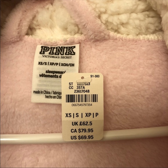 Robe - Picture 3 of 4